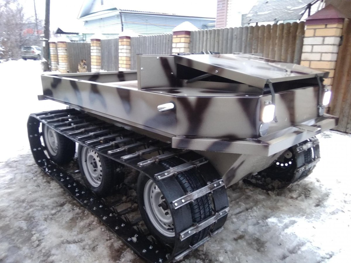 Вездеход гусеничный плавающий