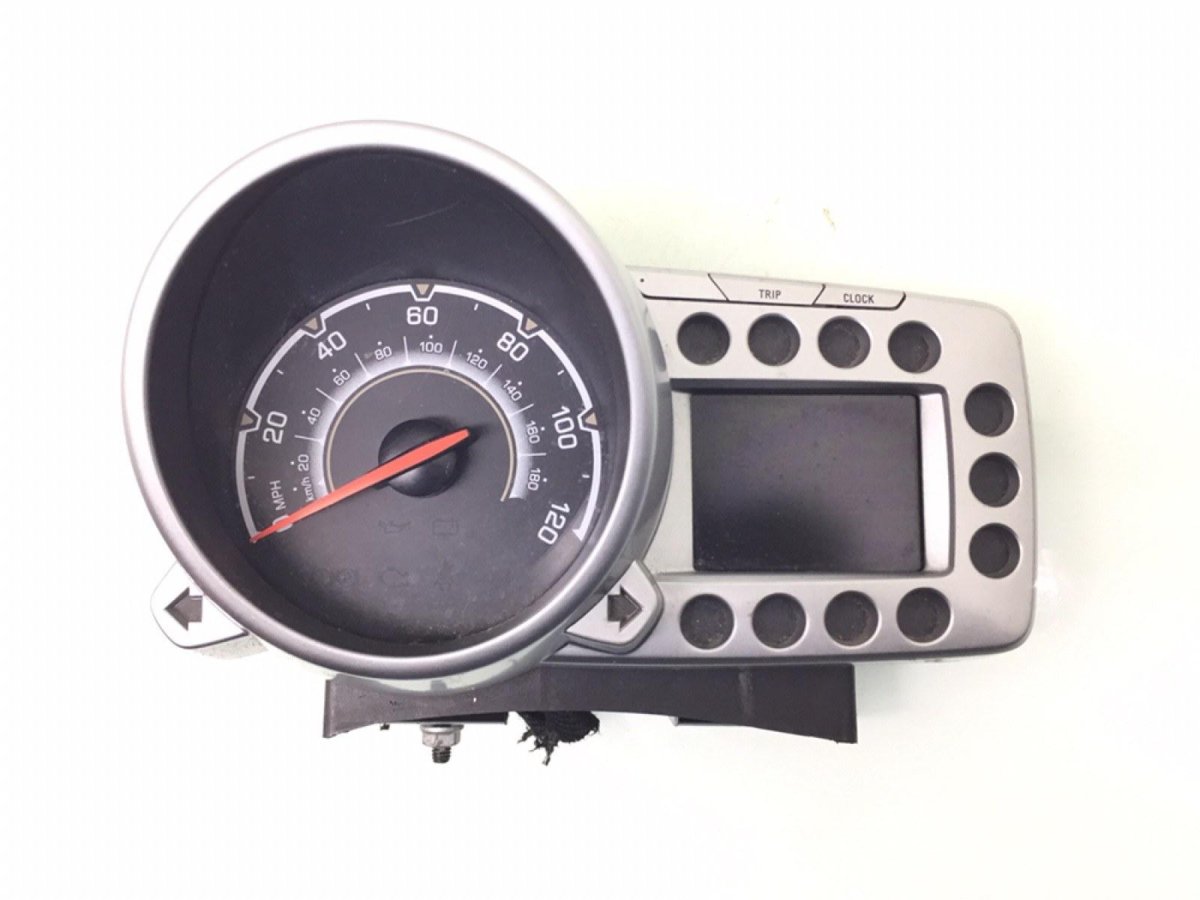 Chevrolet Spark приборная панель