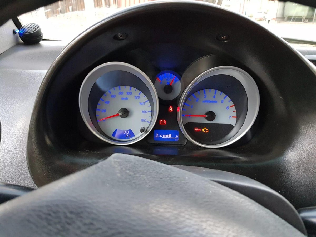 Спарк кросс приборная панель