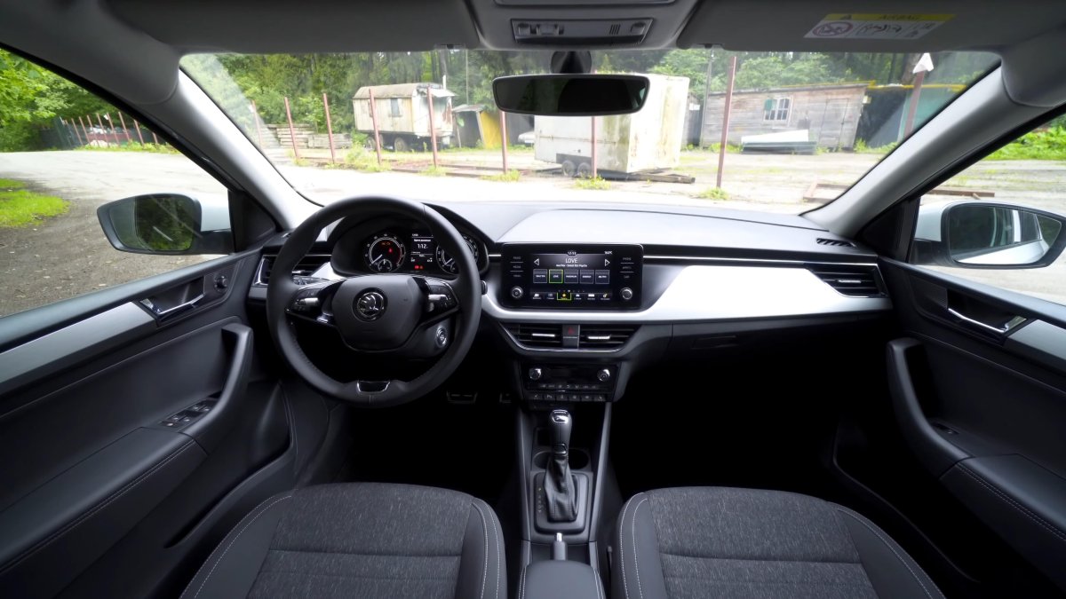 Шкода Рапид 2020 интерьер