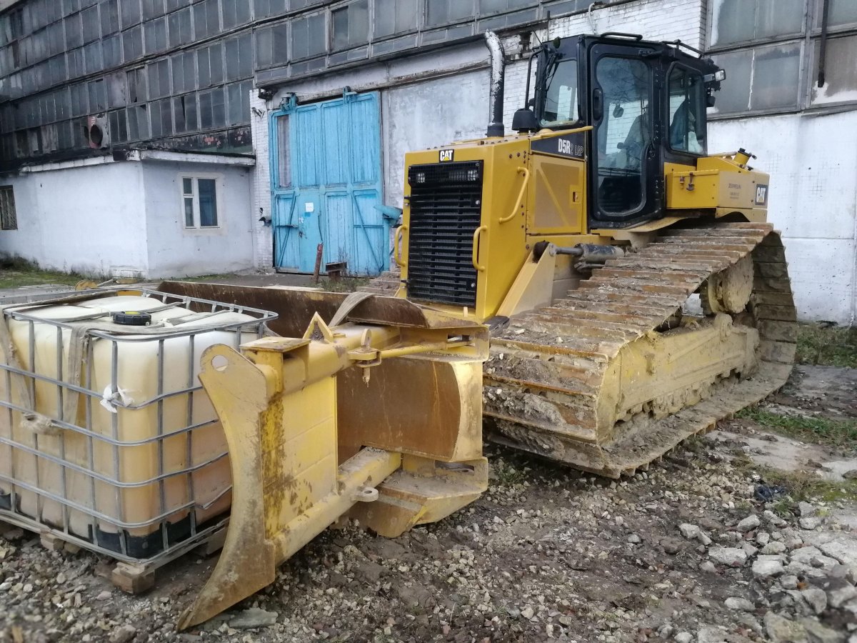 Красный бульдозер