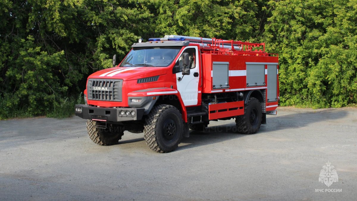Пожарная АЦ Урал 4х4