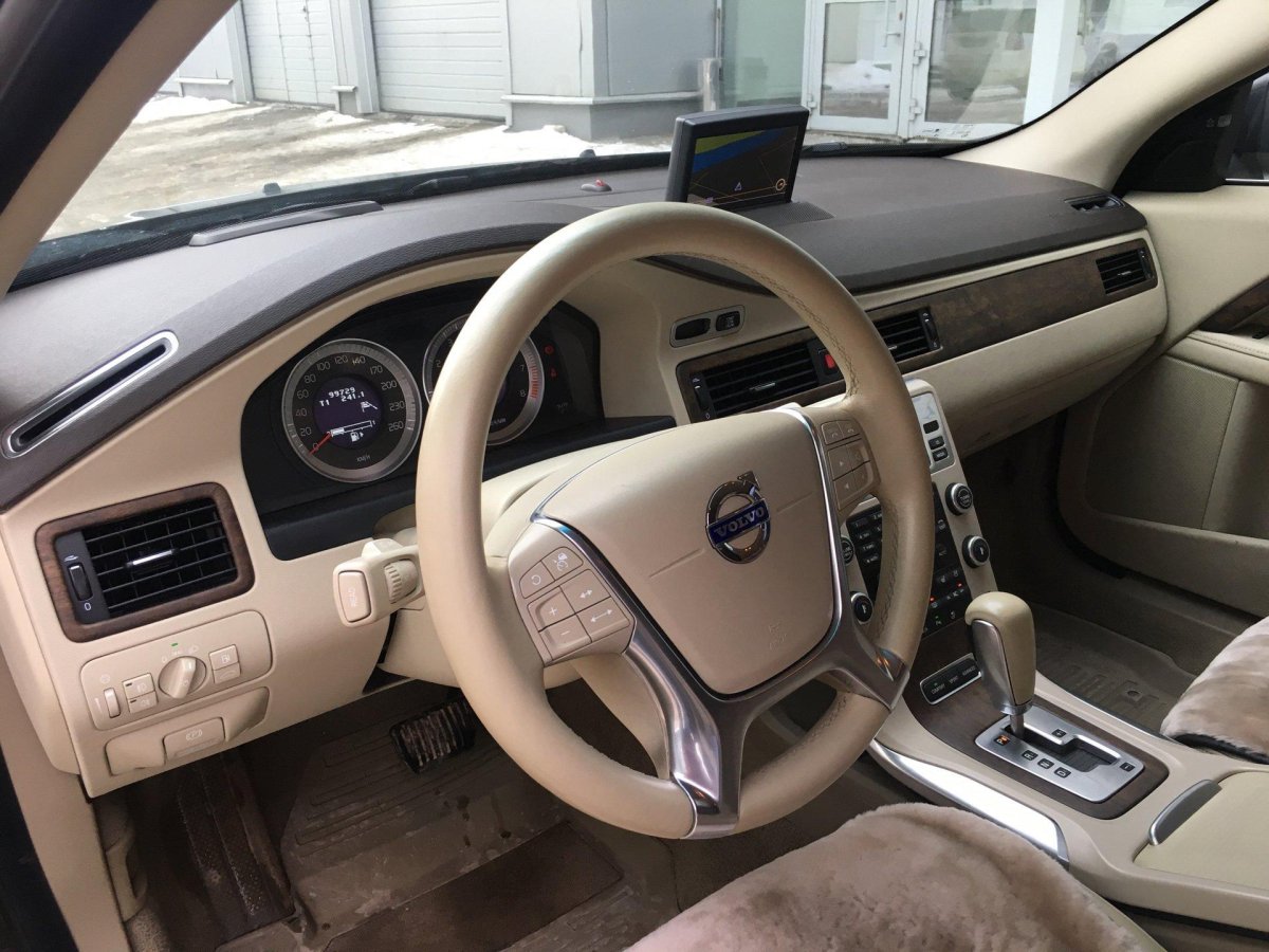 Volvo s80 белый салон