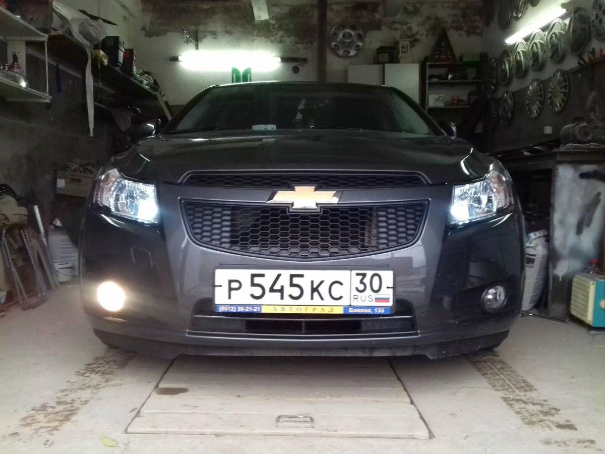 Туманки на Шевроле Круз 2012