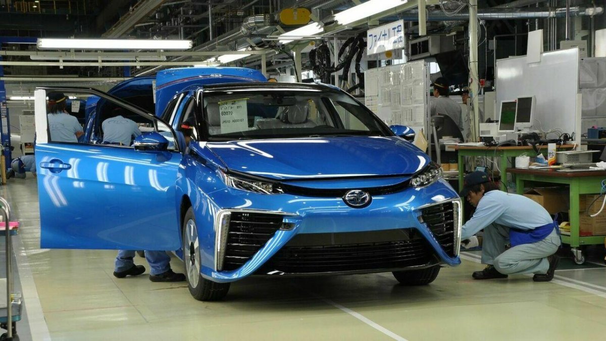 Машина Тойота 2022