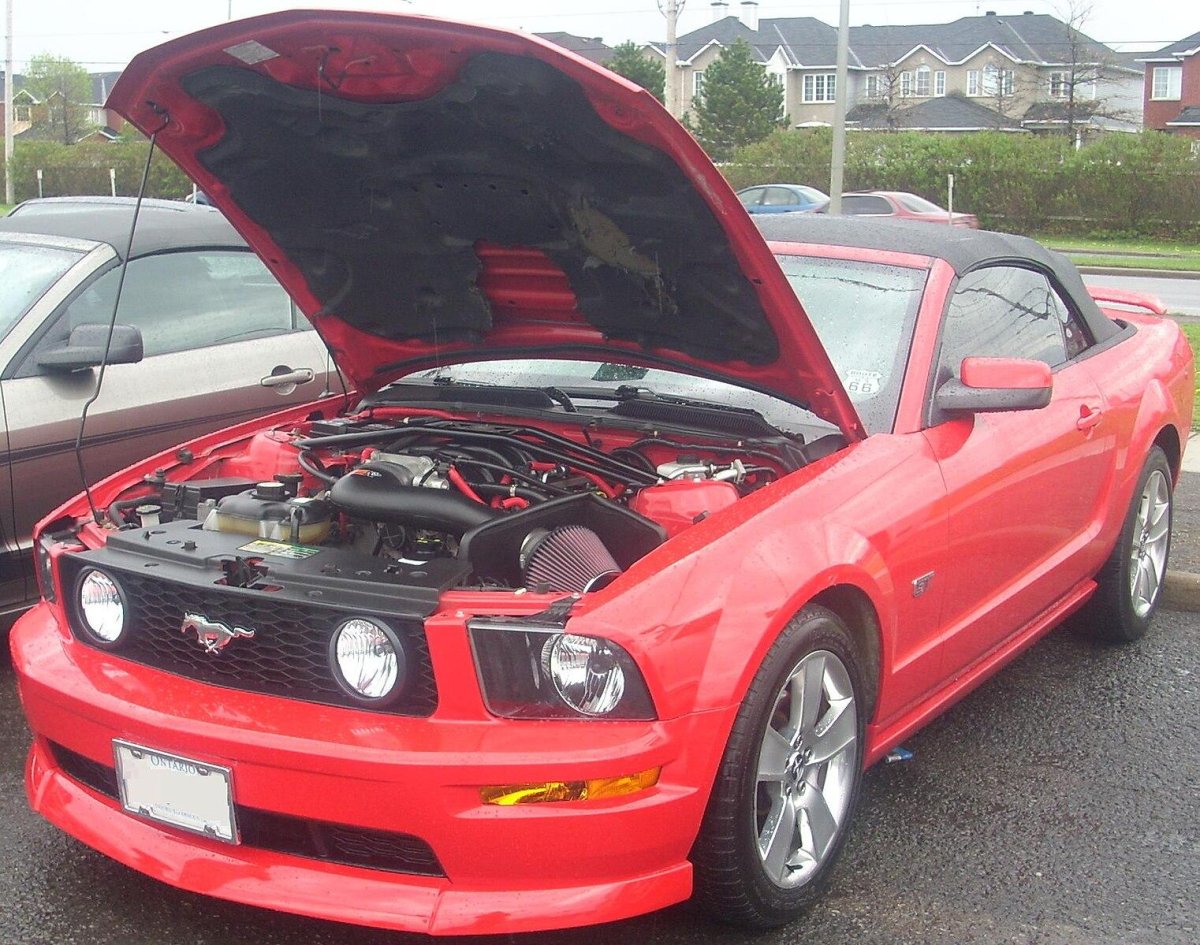 Открытый капот