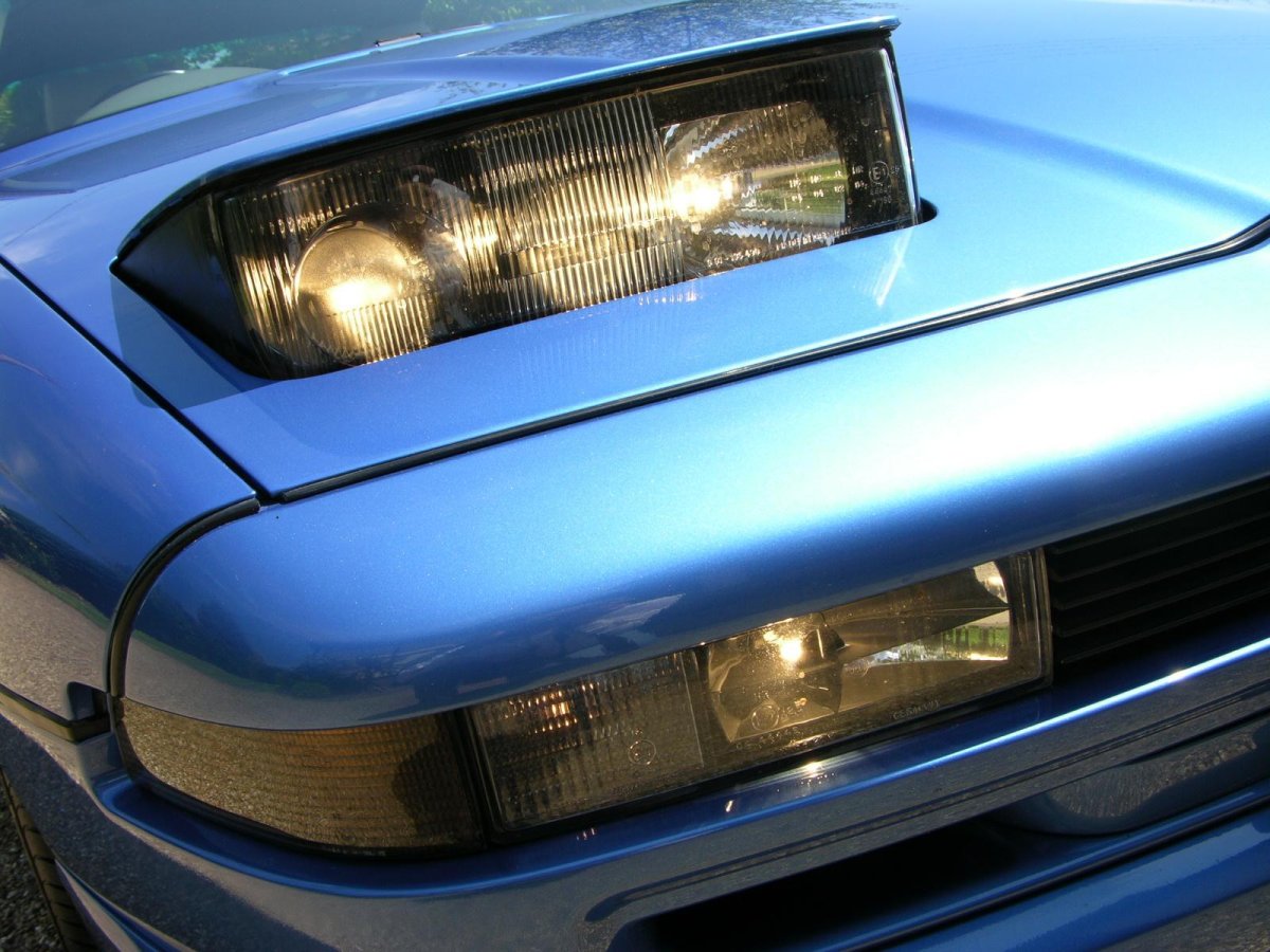 БМВ 8 С выдвижными фарами