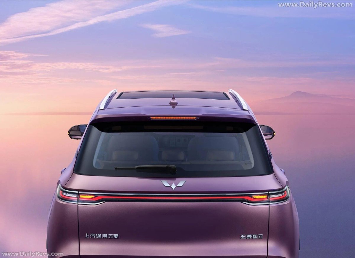 Внедорожник с узкими фарами