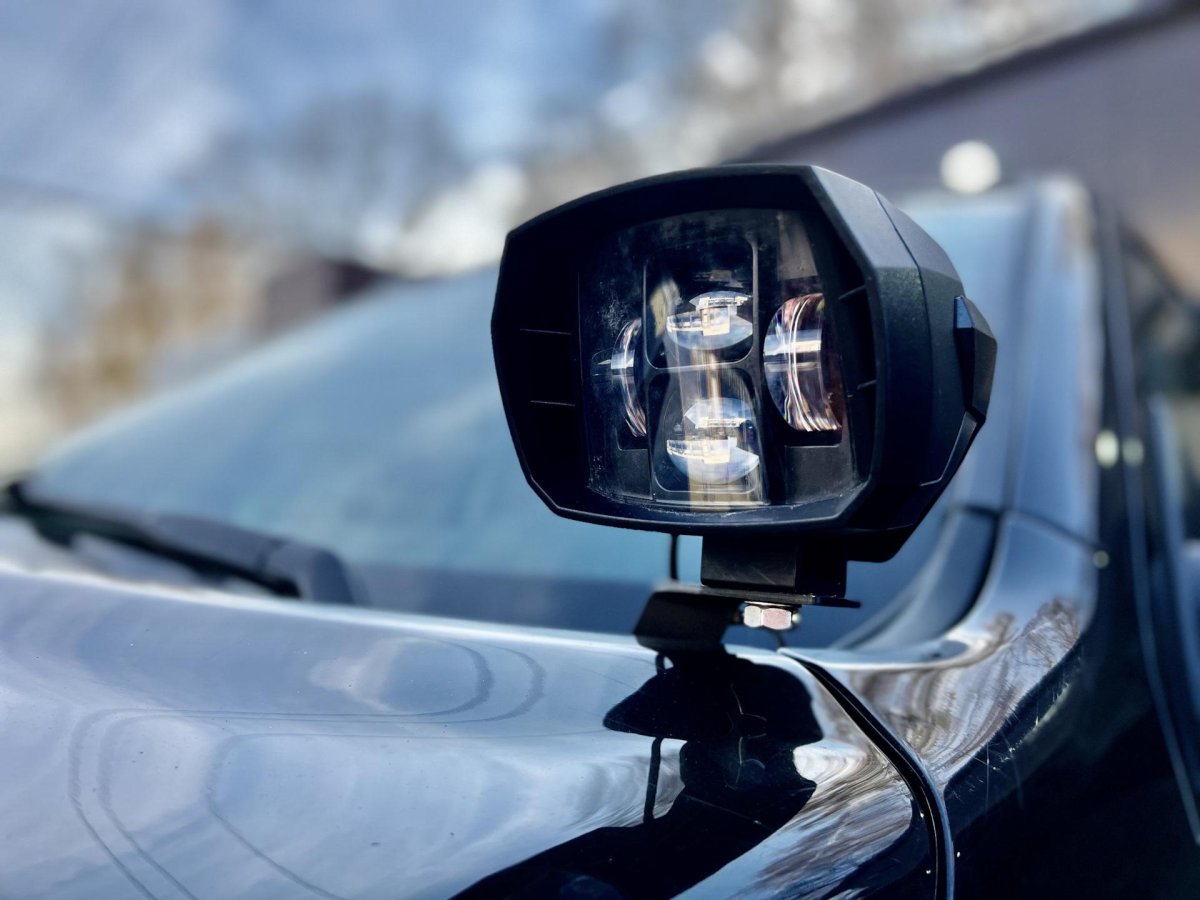 Дополнительные фары на капот