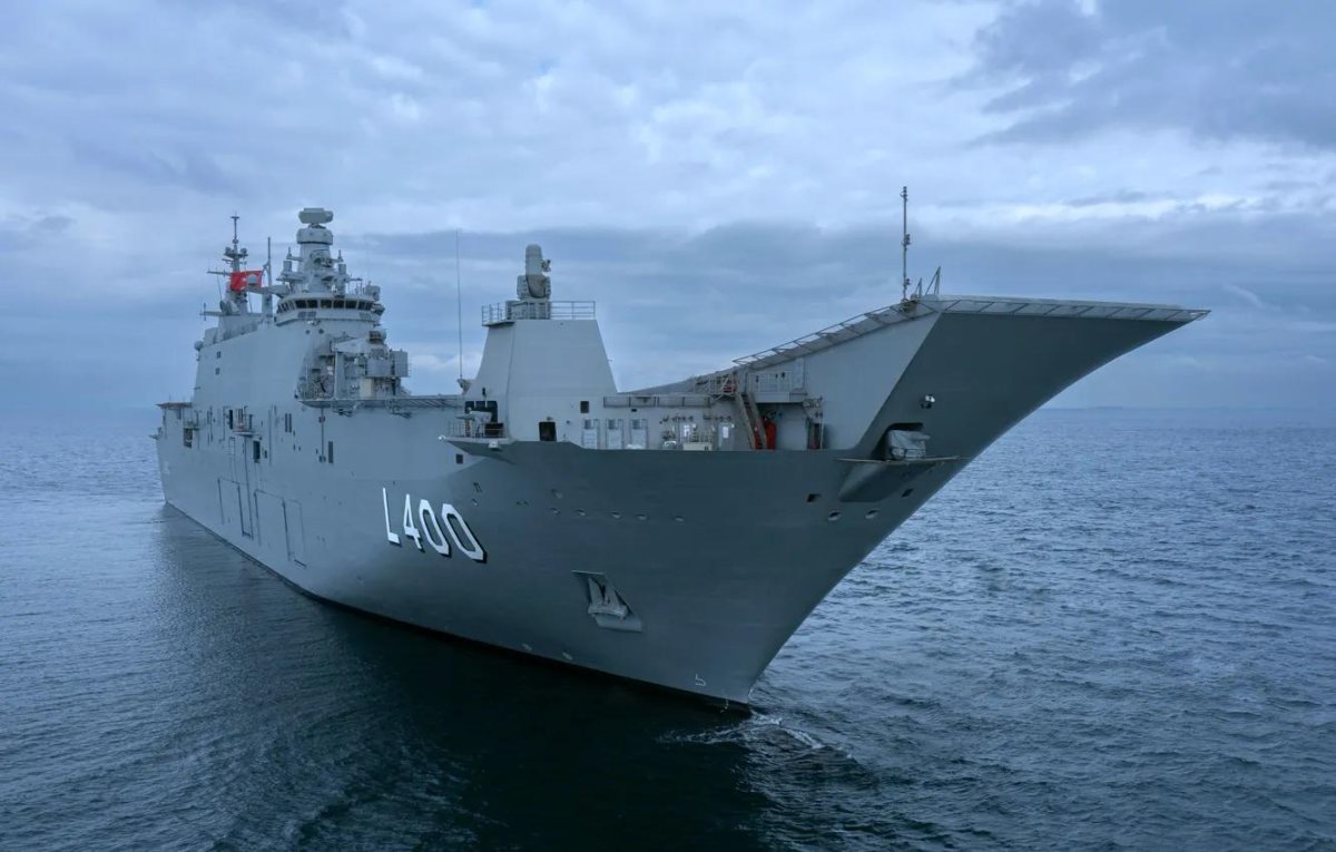 Турецкий десантный корабль Анадолу