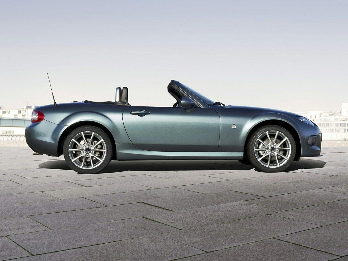 Мазда мх5 сбоку