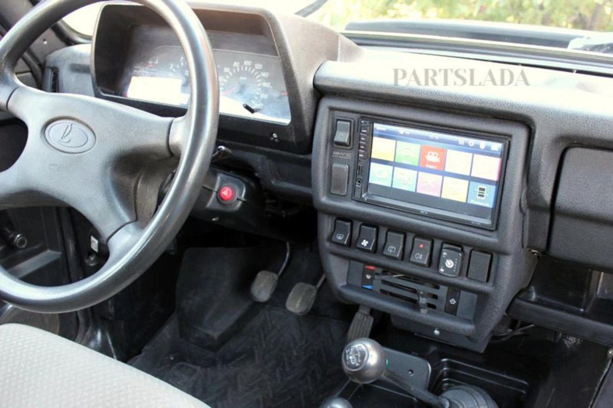 Консоль панели приборов Нива 21214 2din магнитола