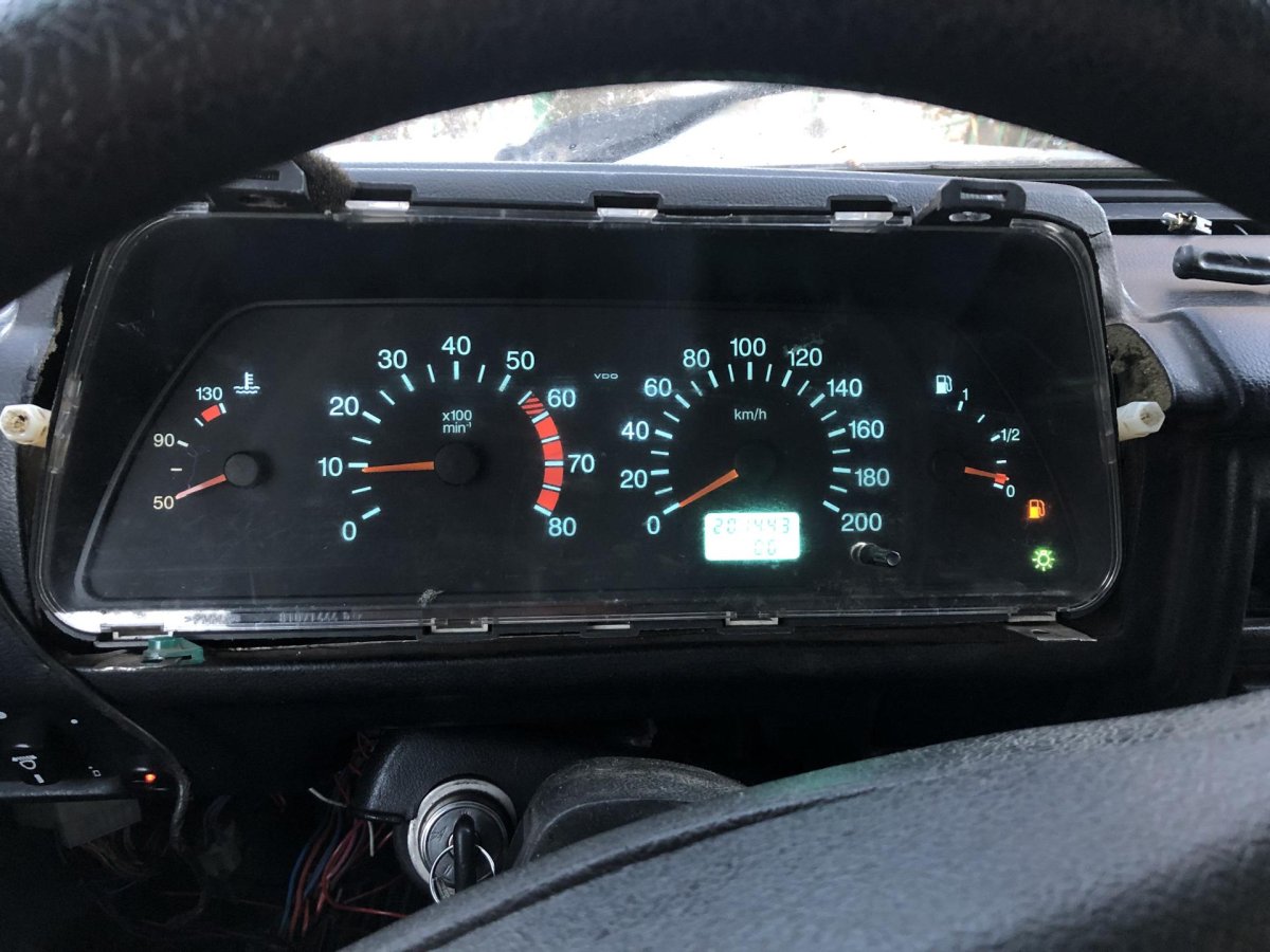 Приборка от ВАЗ 2114 В УАЗ Буханка