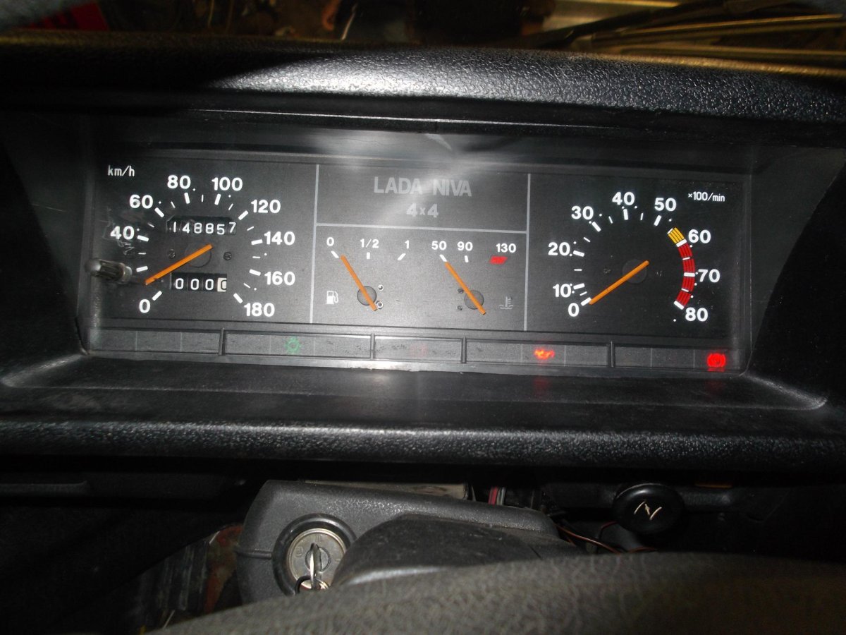 Панель приборов Нива 2121