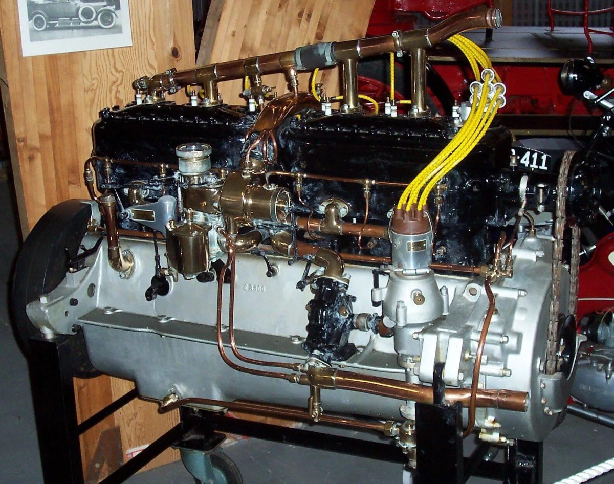 Мотор Роллс Ройс 6 цилиндровый
