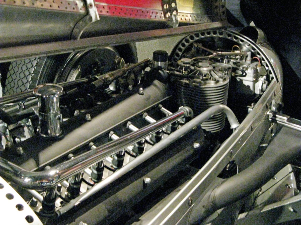 16 Цилиндровый двигатель