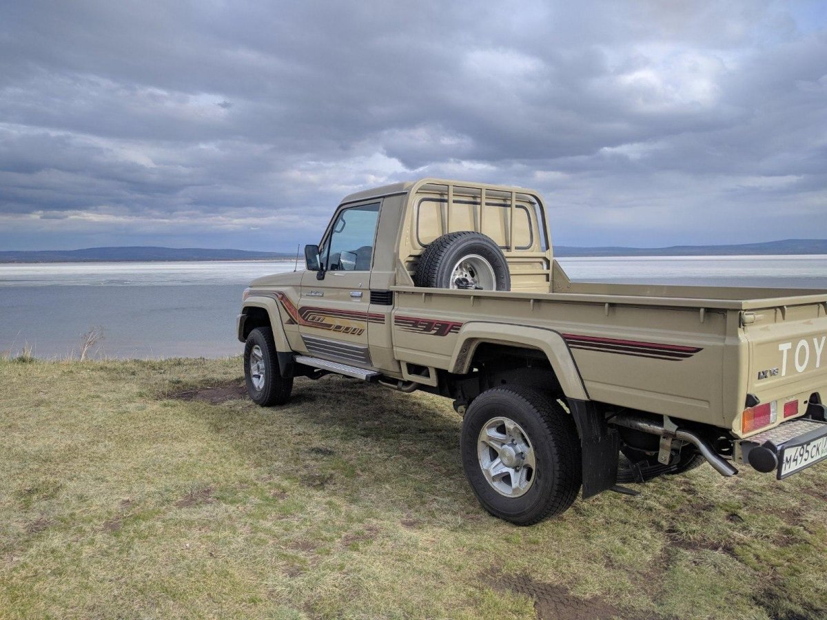 Тойота ленд Крузер 79
