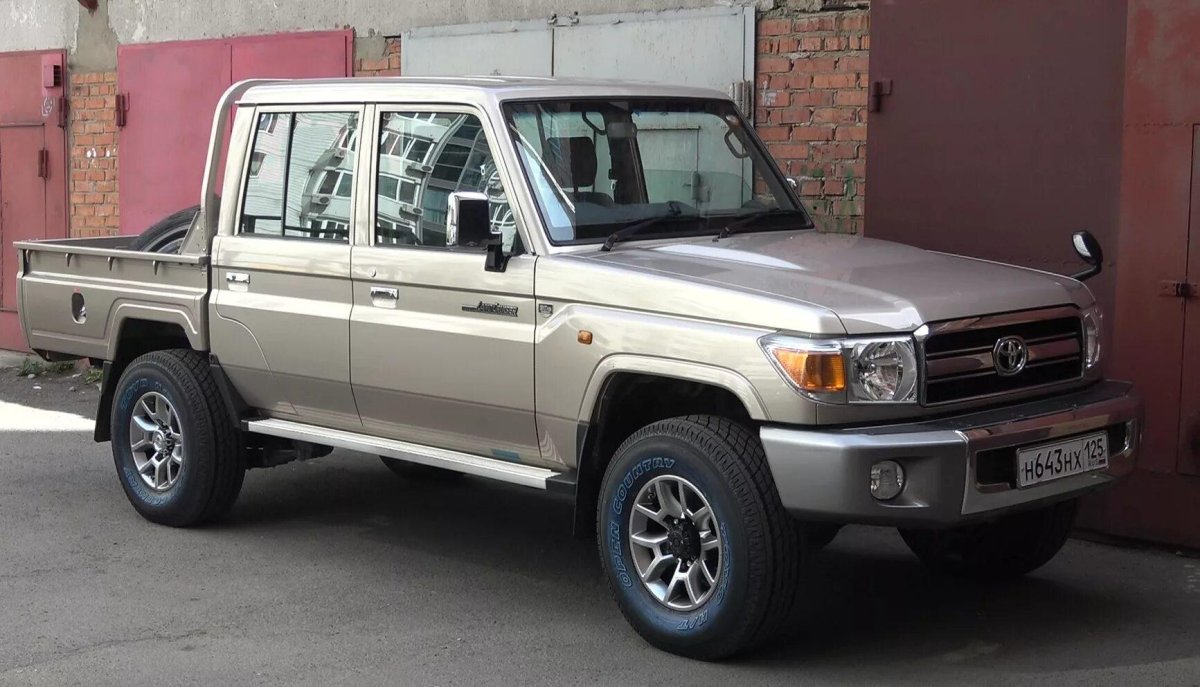 Toyota Land Cruiser 76