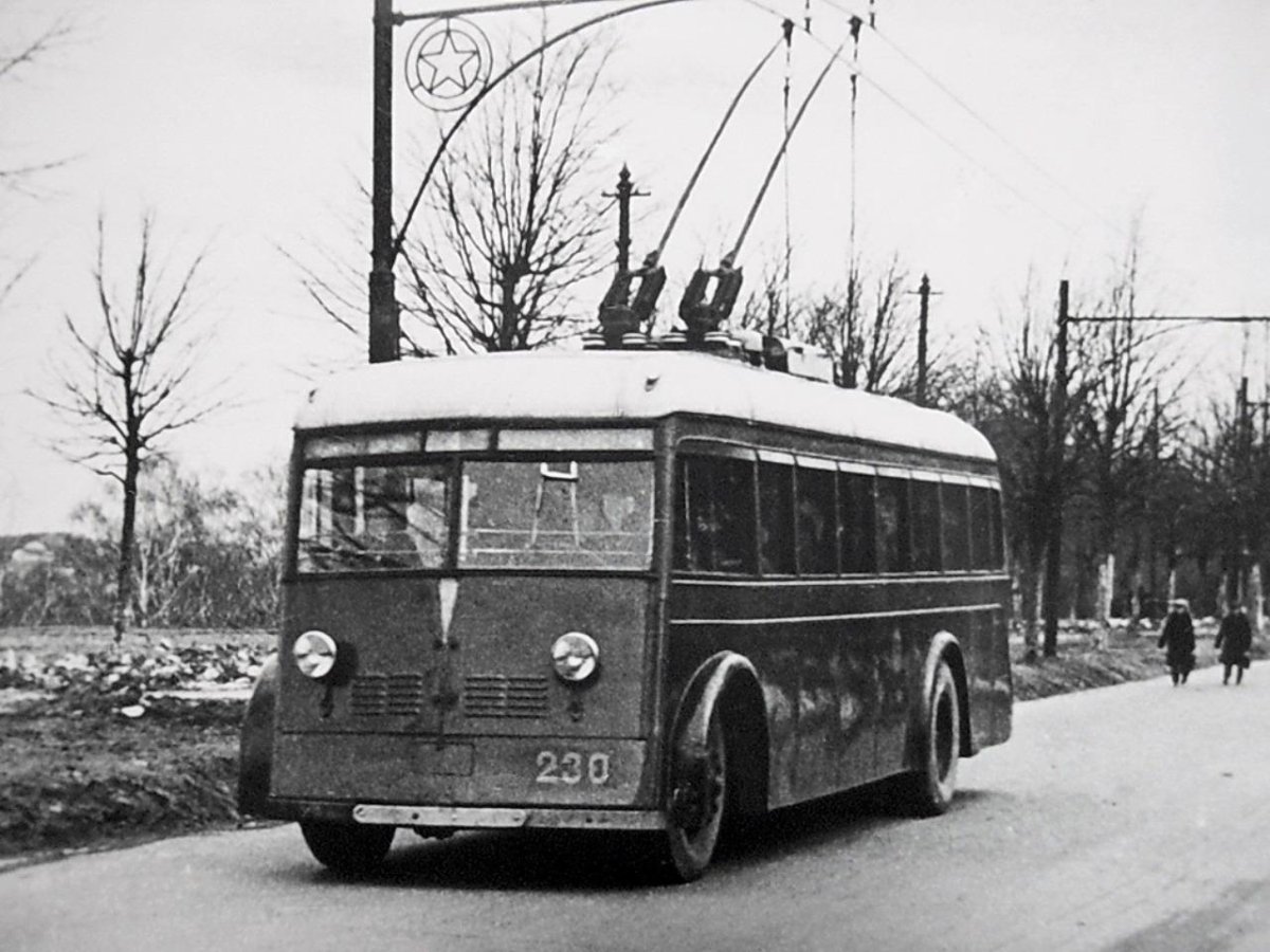 Троллейбус ЯТБ