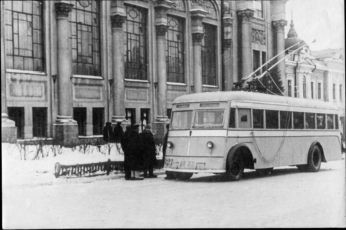 ЯТБ-4 троллейбус
