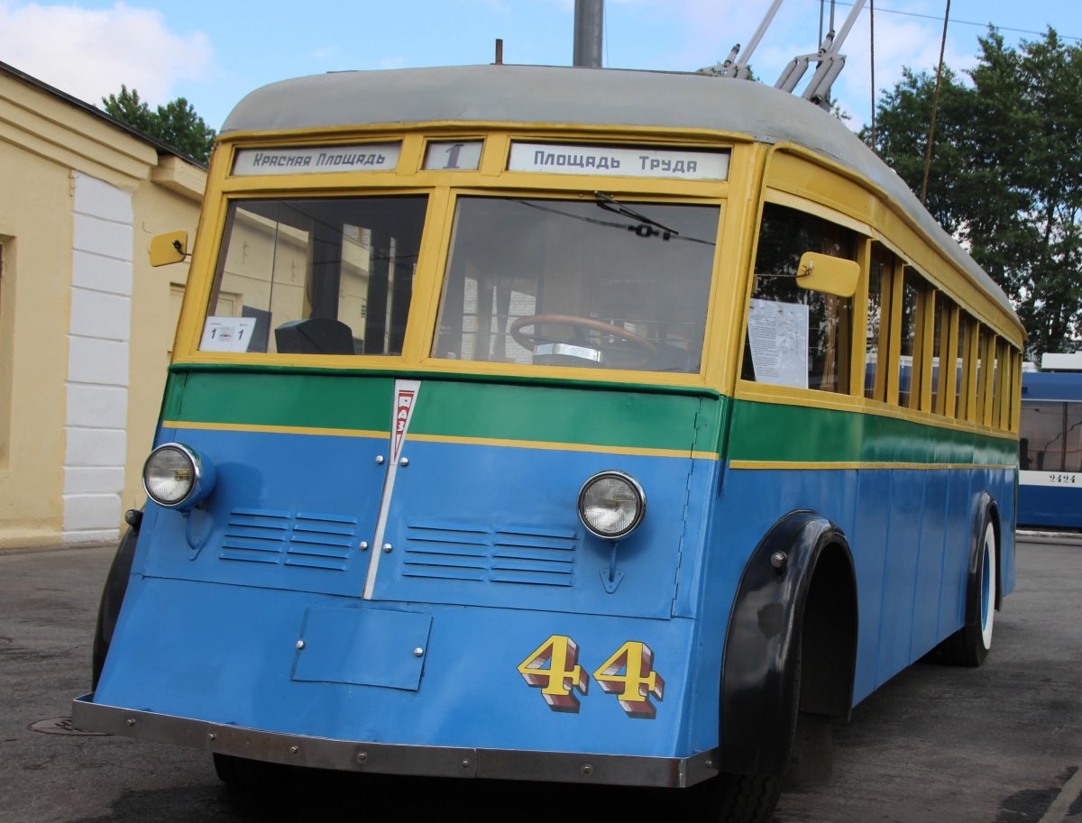 Троллейбус ЯТБ