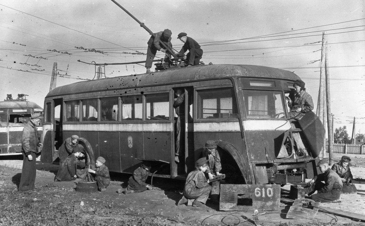 ЯТБ-1 троллейбус