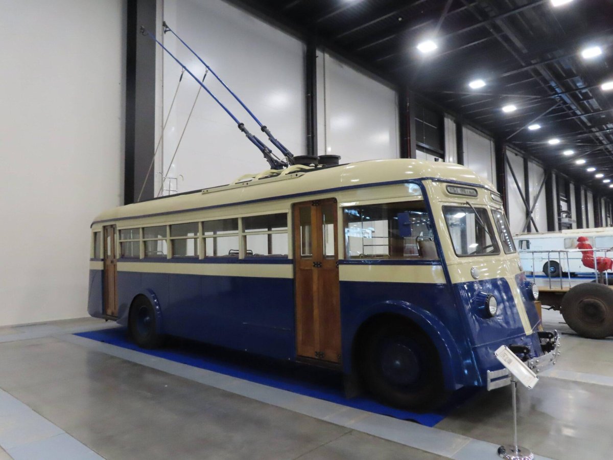 Троллейбусы ЯТБ-5