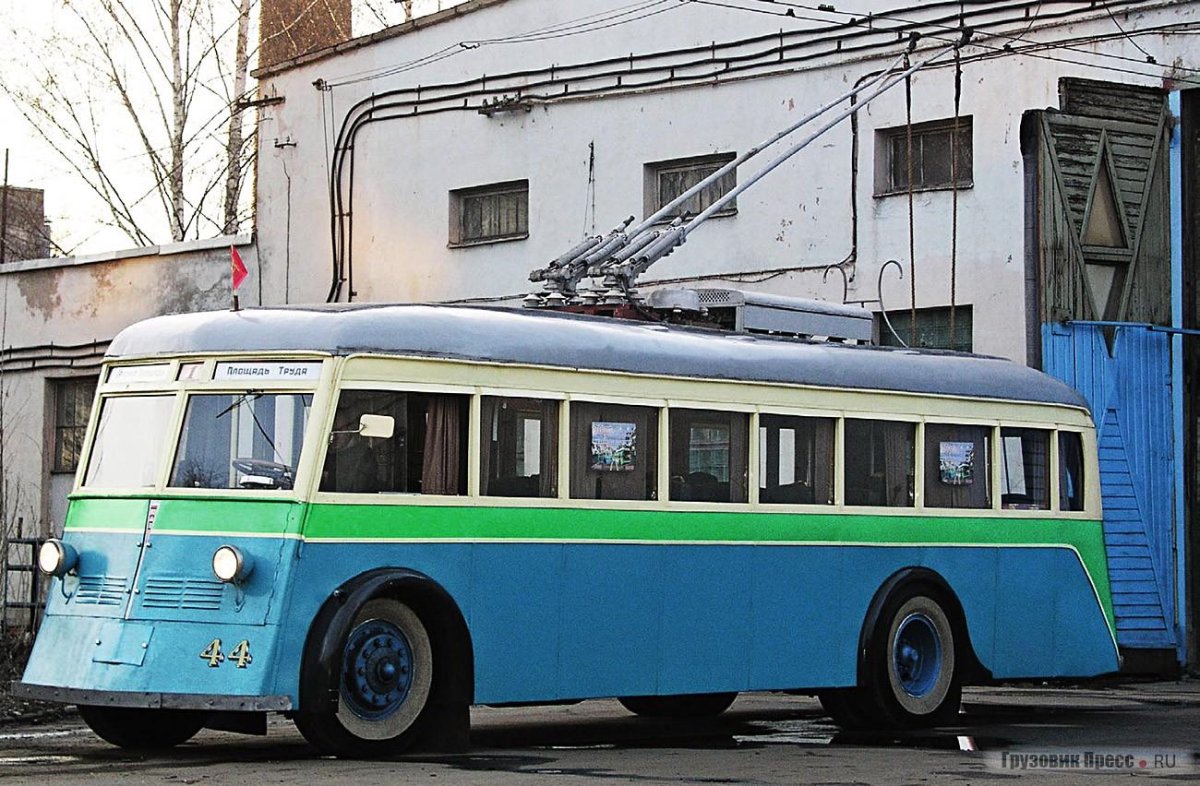 ЯТБ-1 Ленинград