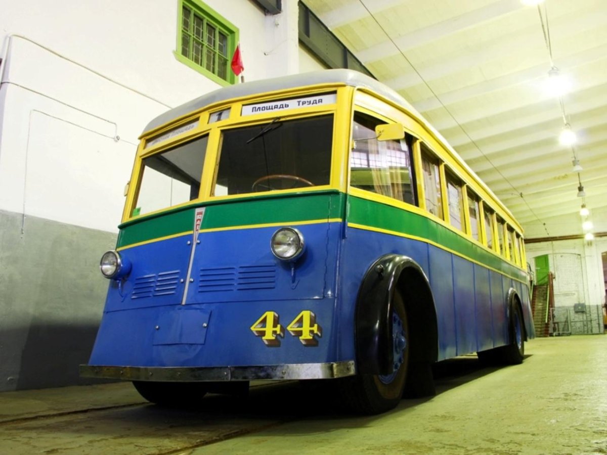 ЯТБ-3 троллейбус