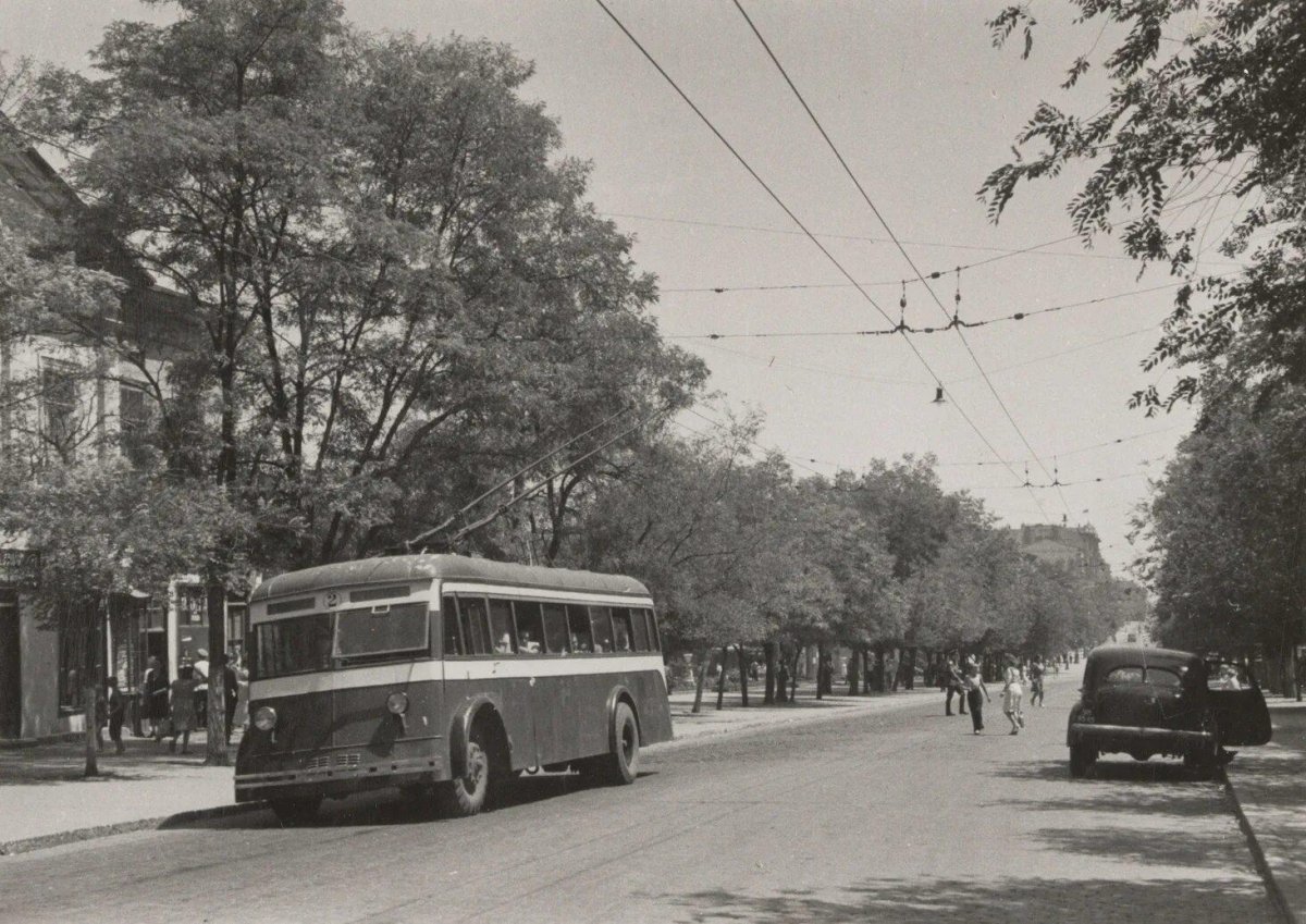 ЯТБ-3 троллейбус