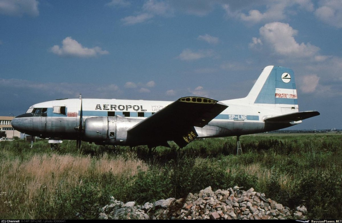 АН-24 военно-транспортный самолёт