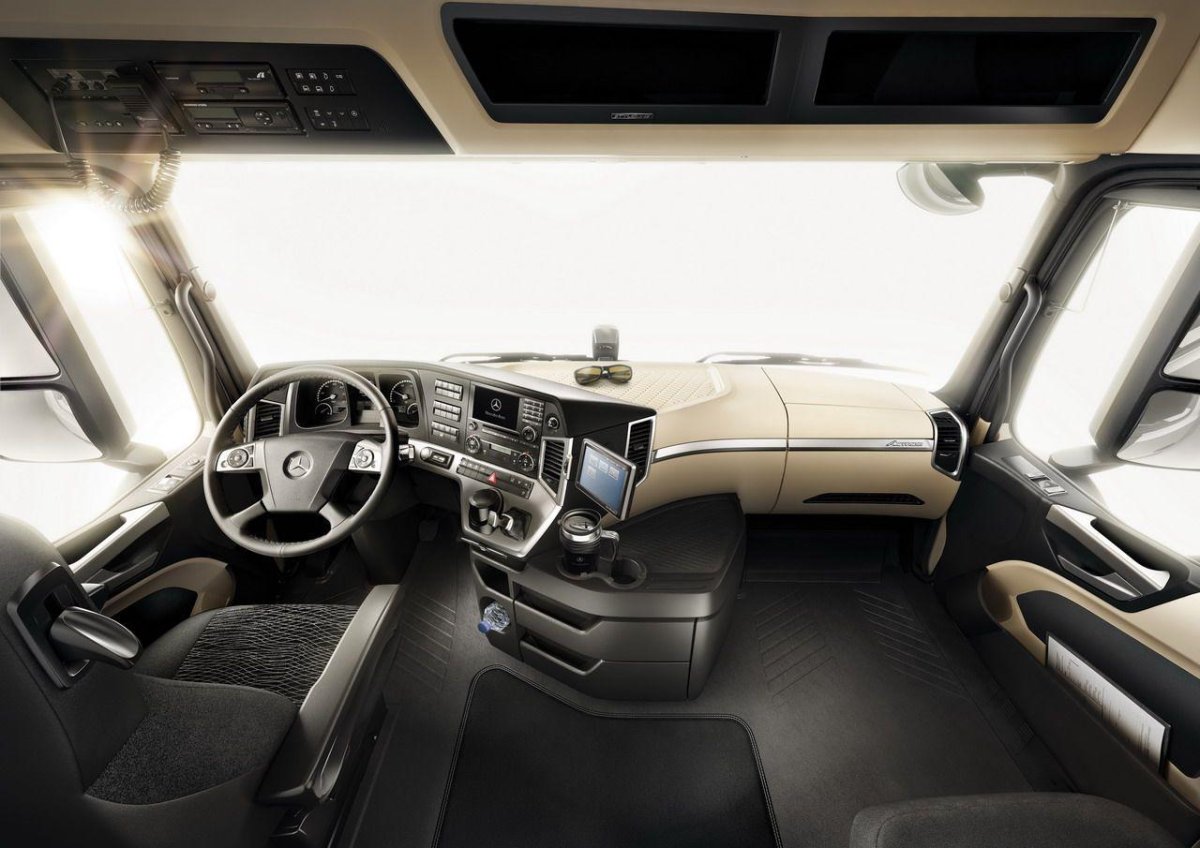 Мерседес Актрос салон кабины