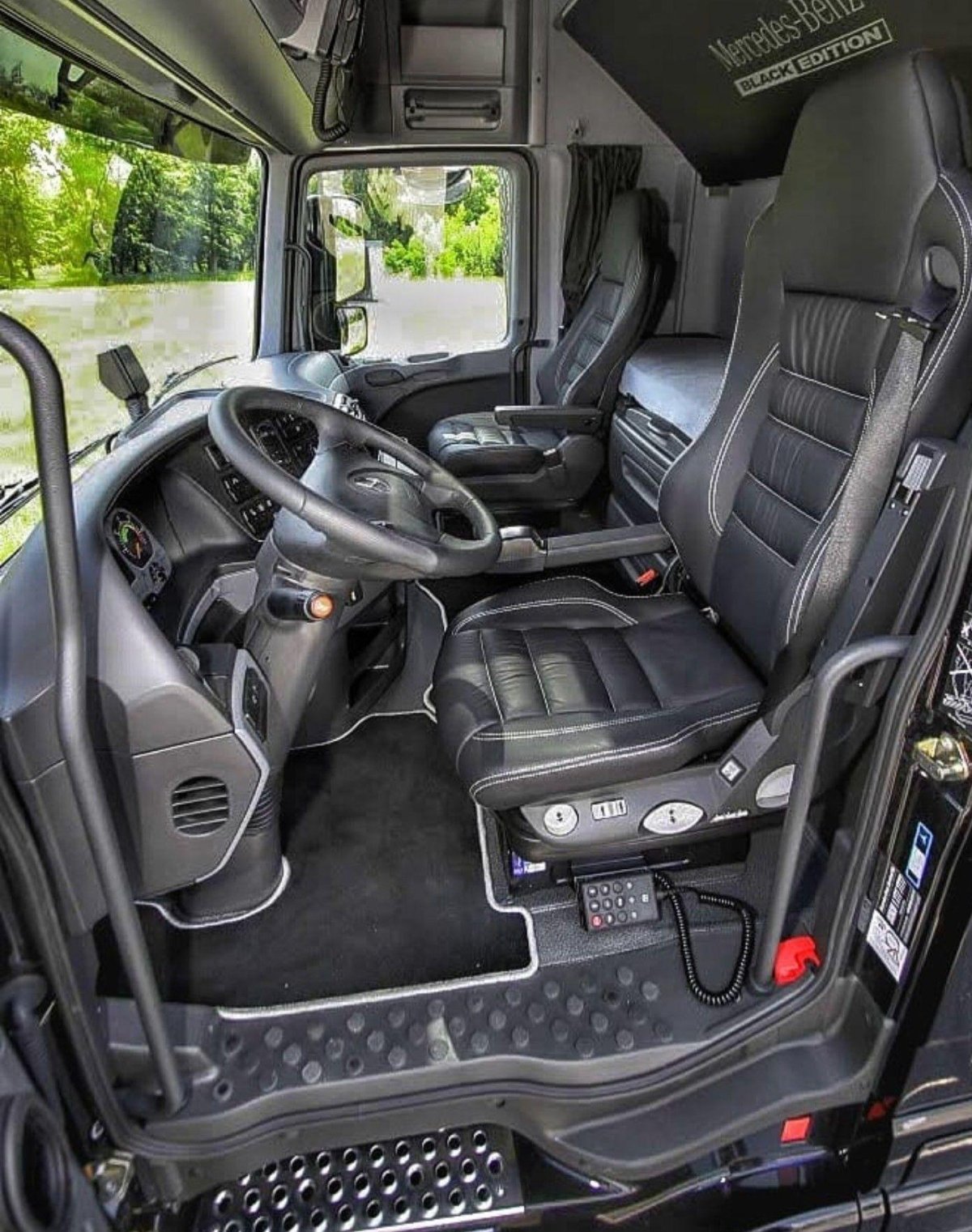 Mercedes 1840 Actros салон