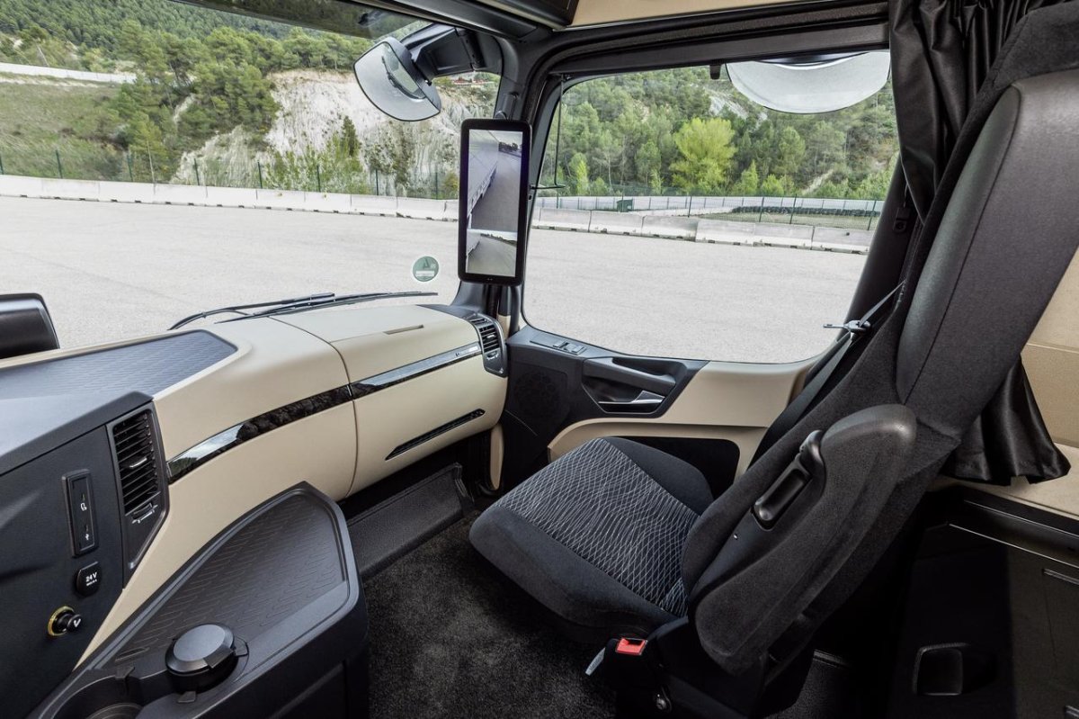 Мерседес Актрос 2020