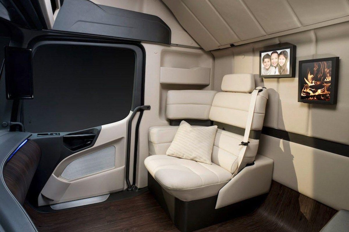 Mercedes-Benz Future Truck 2025