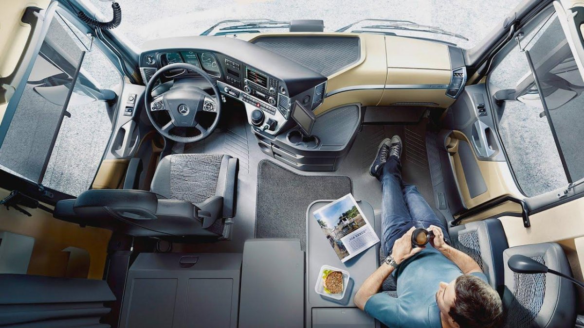 Мерседес-Бенц Актрос 2020 салон