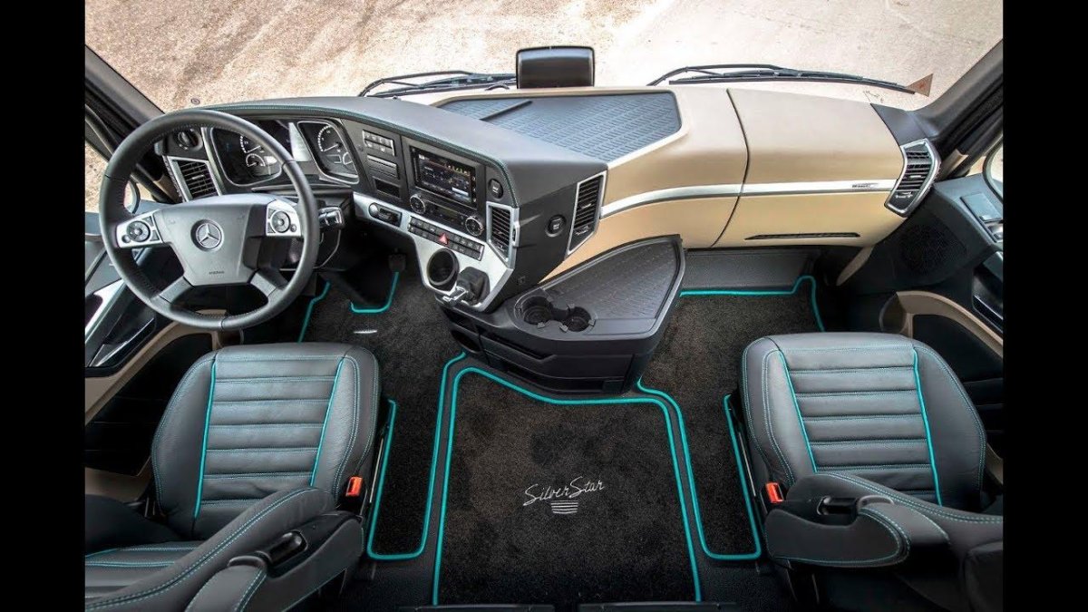 Мерседес Актрос 2018 года салон