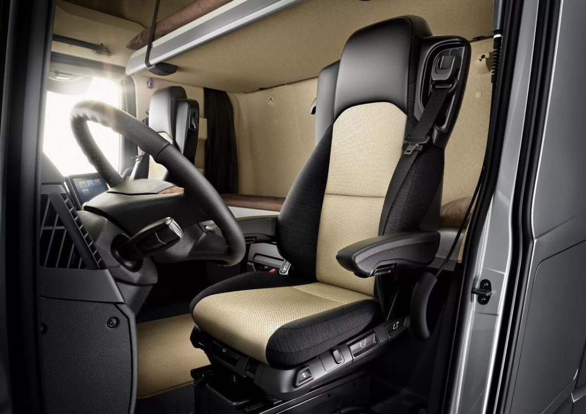 Мерседес Актрос евро 6 салон