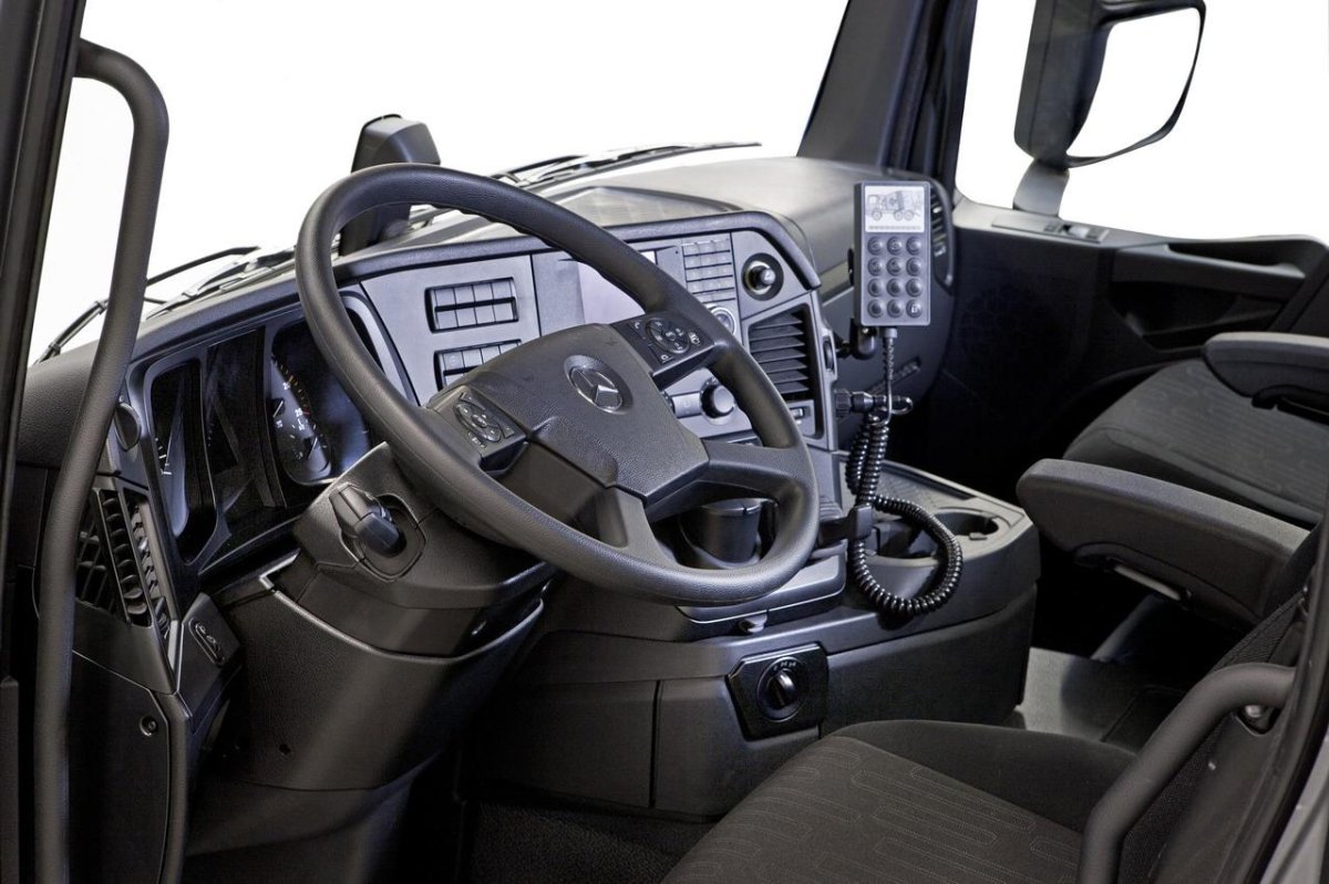Мерседес Арокс кабина