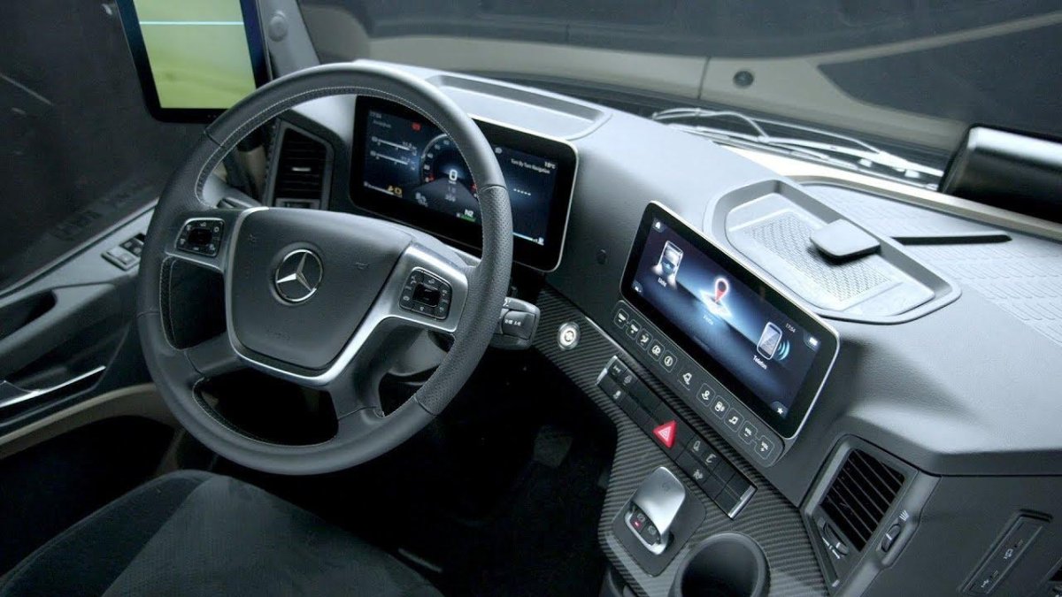 Мерседес Бенс Астрос 2020