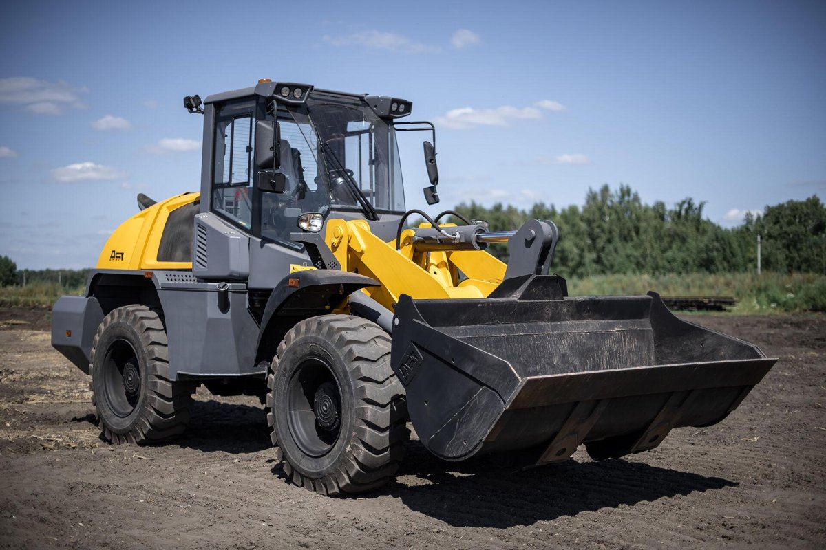 Фронтальный погрузчик ДСТ Урал