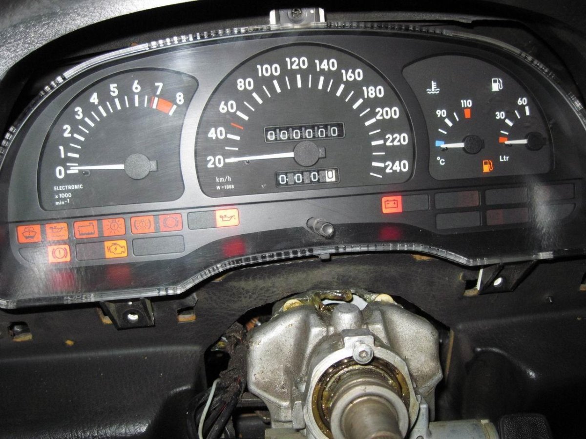 Опель Вектра а 1992 приборка