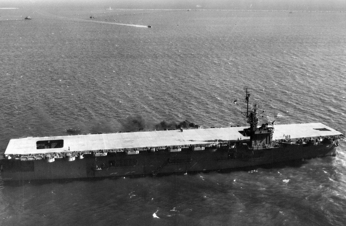 Эскортный авианосец Лонг Айленд