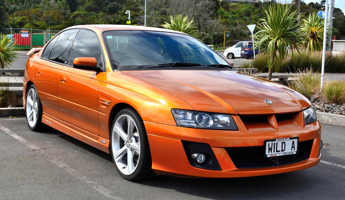 Холден Адвентра