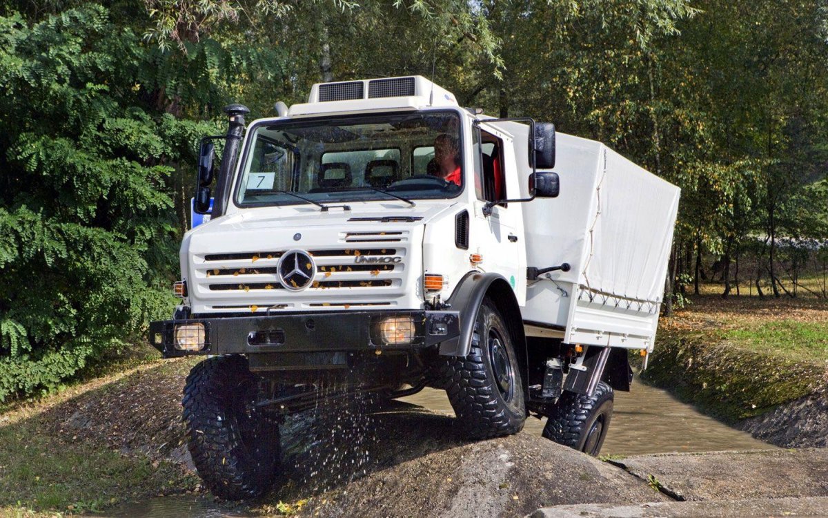 Mercedes-Benz Unimog u 4000