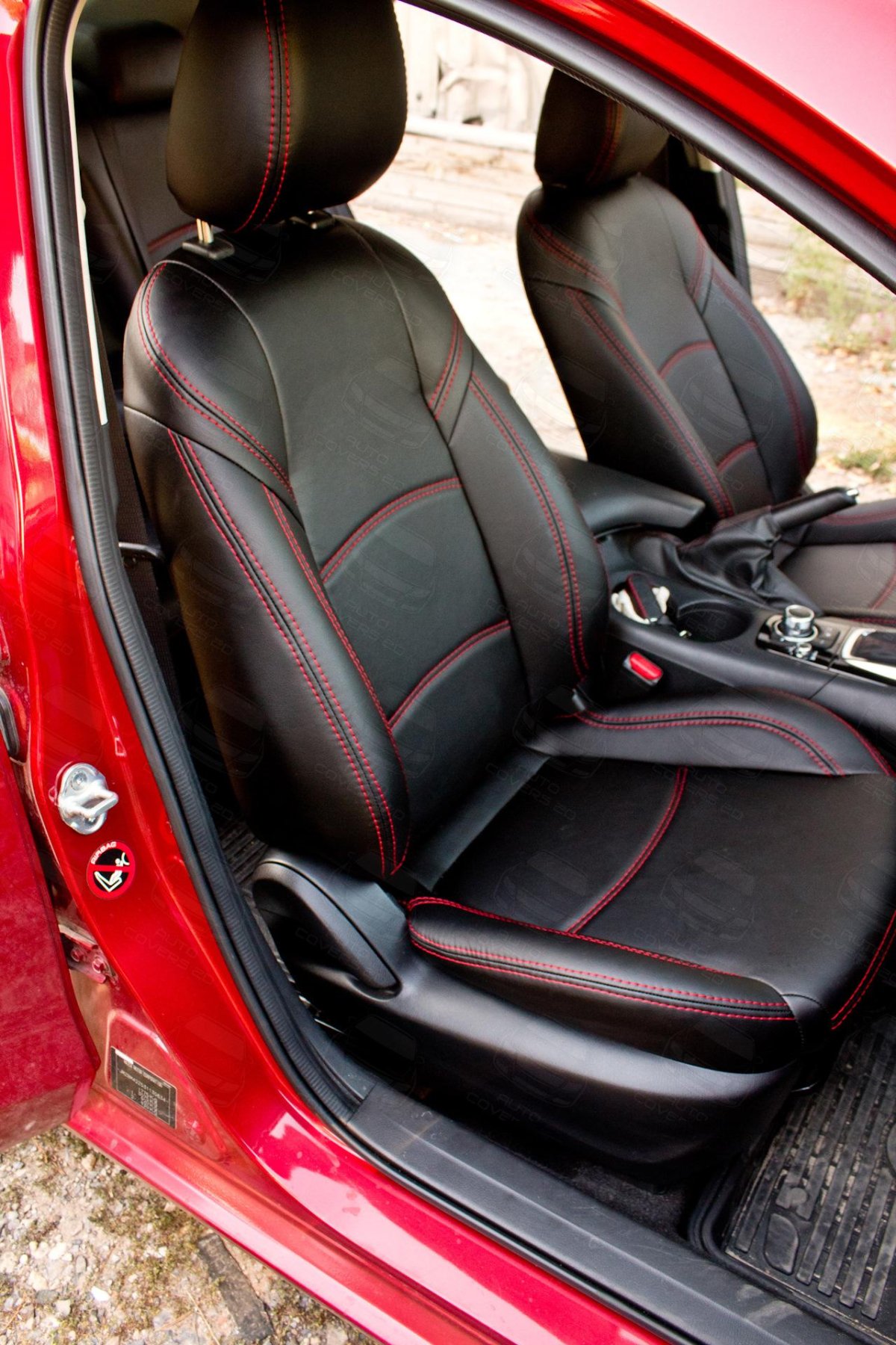 Мазда 3 2008 года передние сиденья