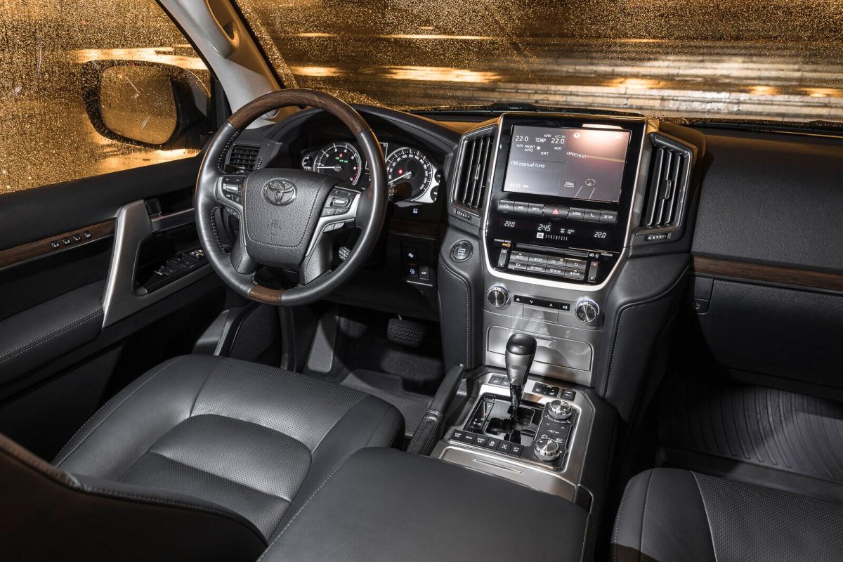 Тойота ленд Крузер 200 салон