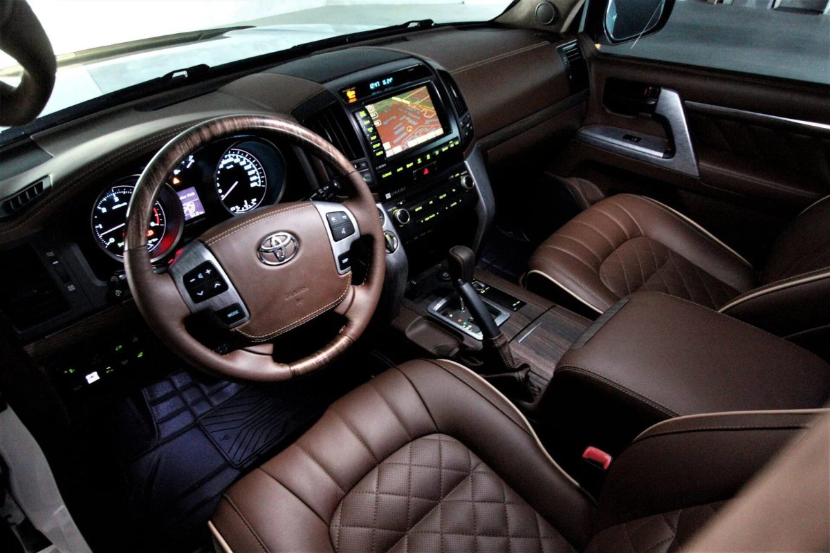 Ленд Крузер 200 салон