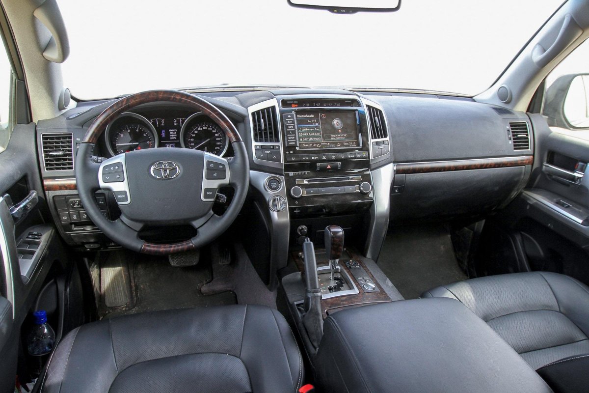 Toyota Land Cruiser 200 салон