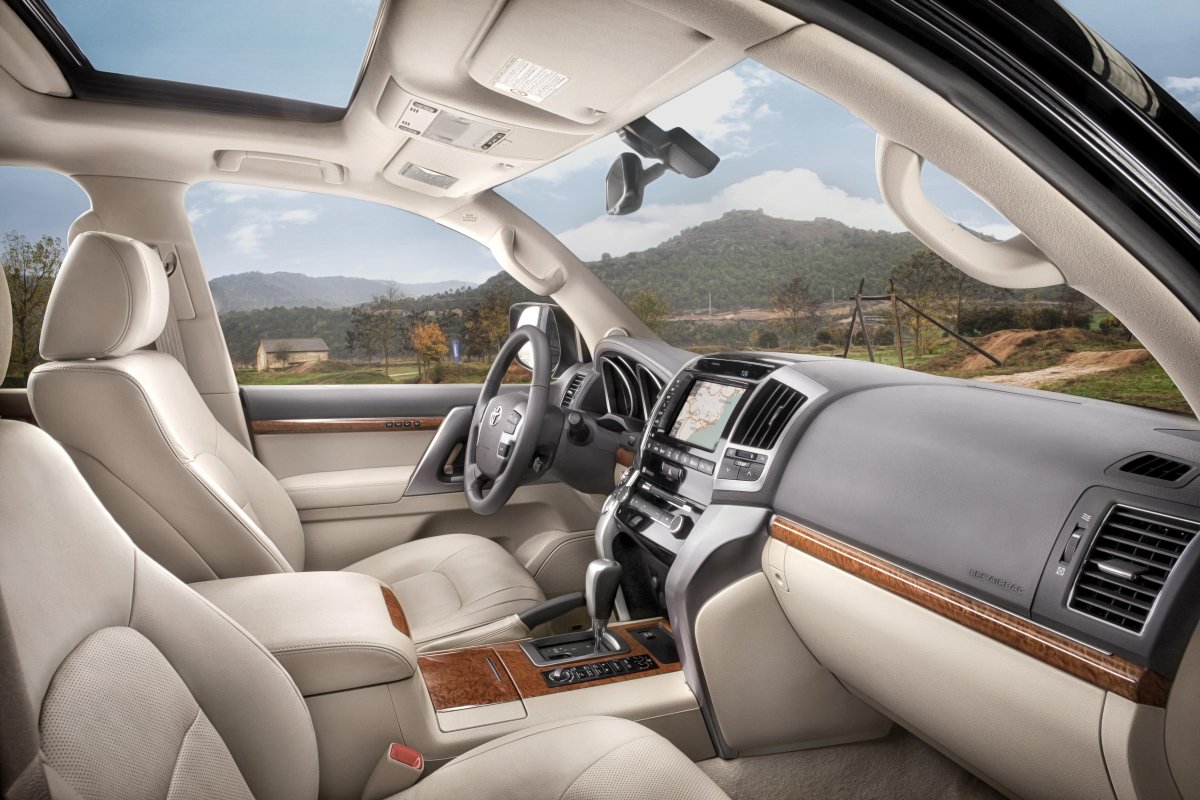 Toyota Land Cruiser v8 салон